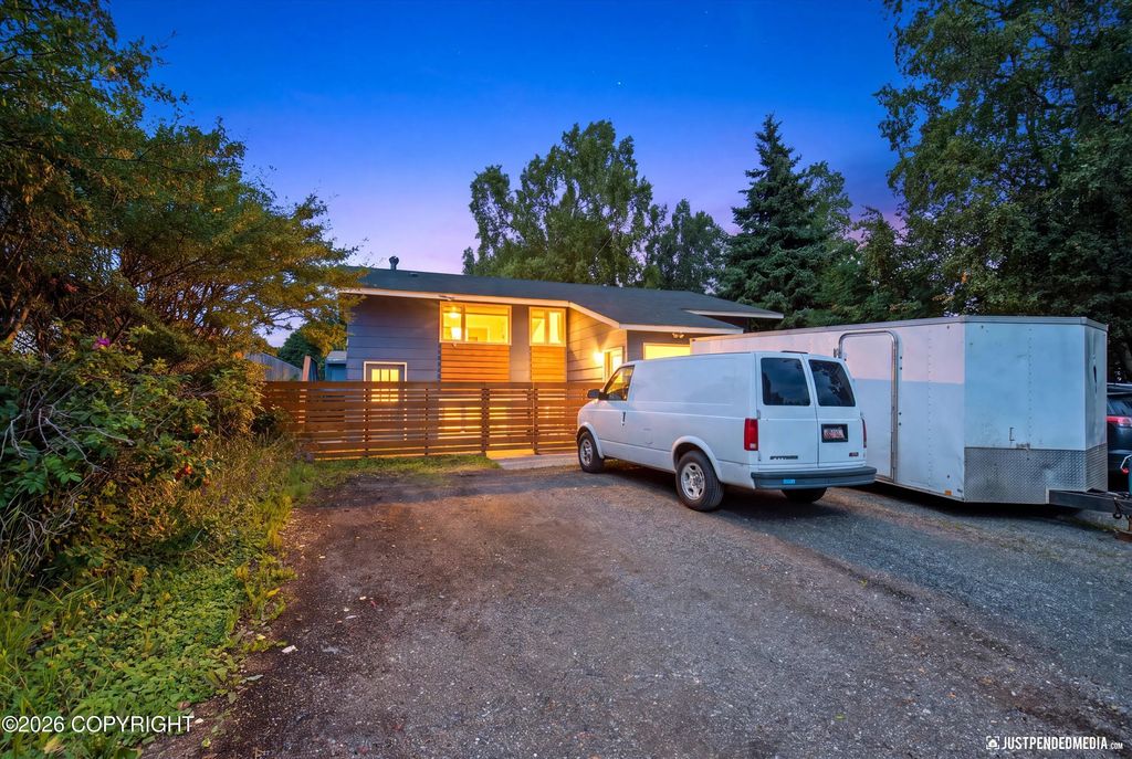 2615 W 33rd Avenue, Anchorage