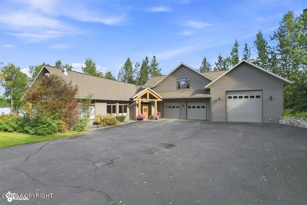 131 E Lake View Avenue, Wasilla
