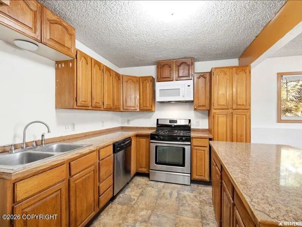 621 E 73rd Avenue, Anchorage