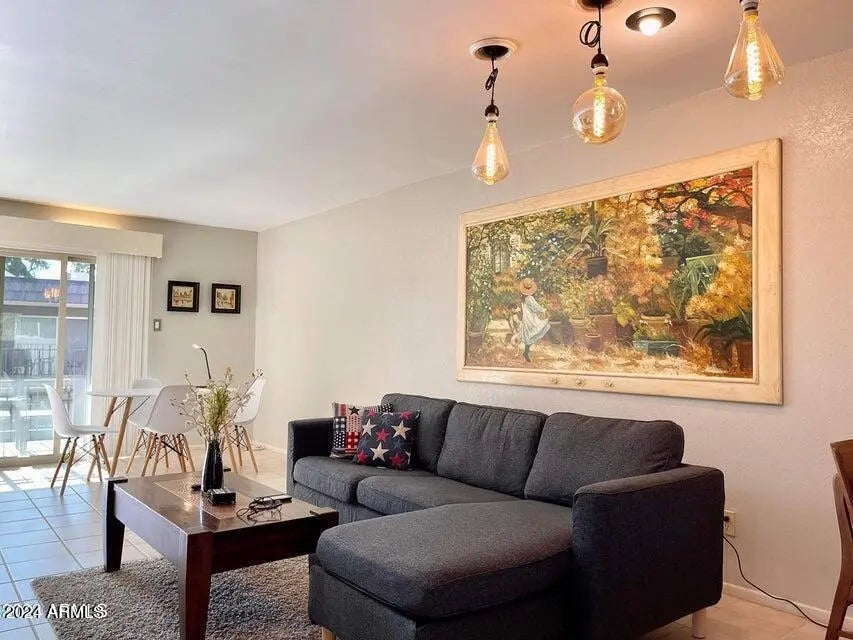 Photo of Listing #6744947