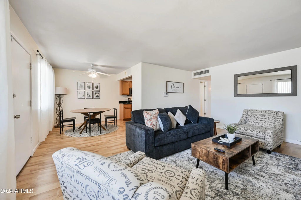 1702 W Tuckey Lane (unit 230), Phoenix