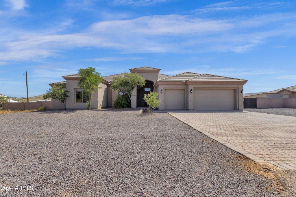 127 E Sabrosa Drive, New River