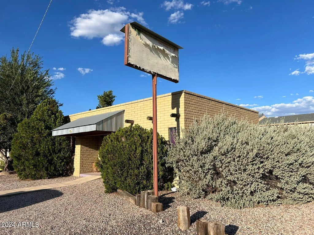 805 Cochise Avenue, Douglas