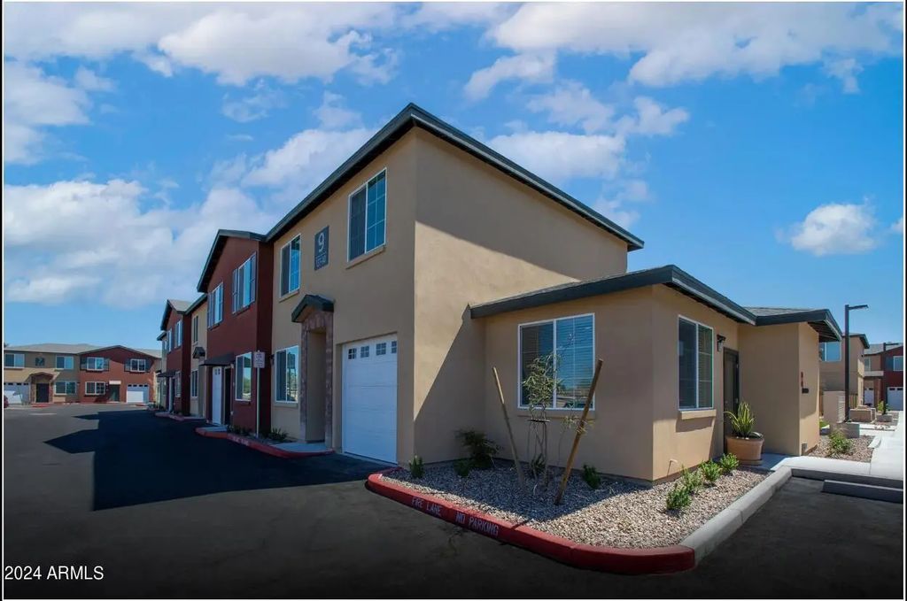 677 E Commonwealth Place (unit 3), Chandler