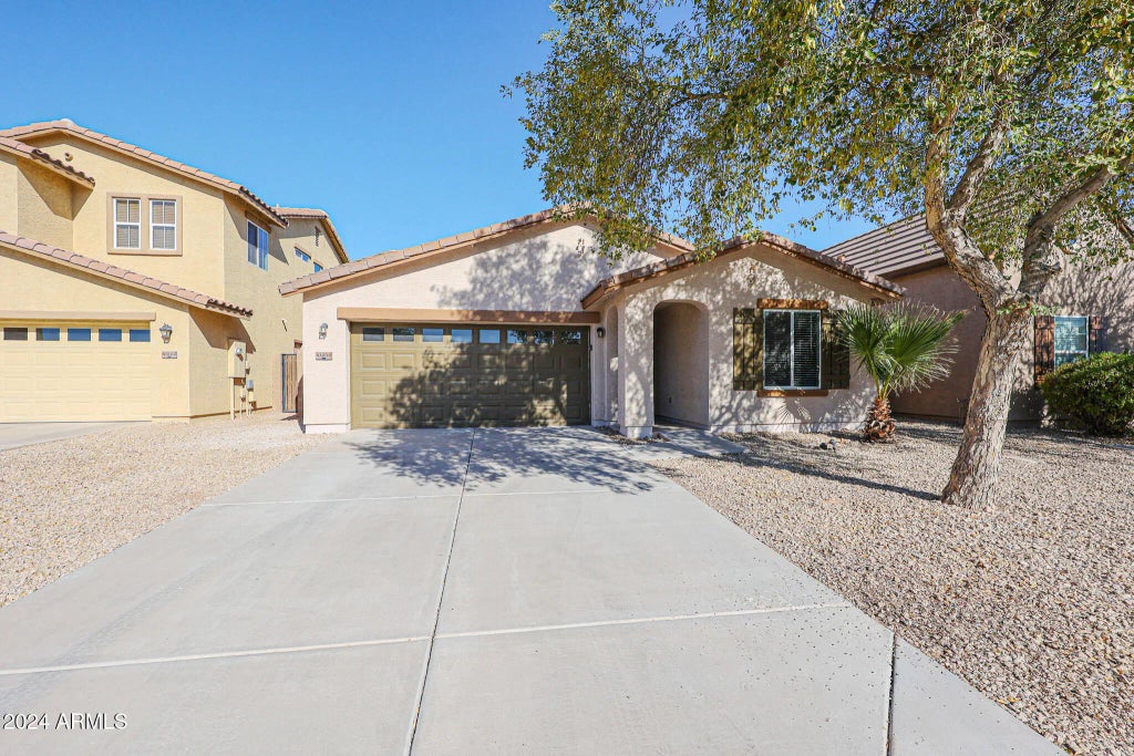 41208 W Bravo Drive, Maricopa