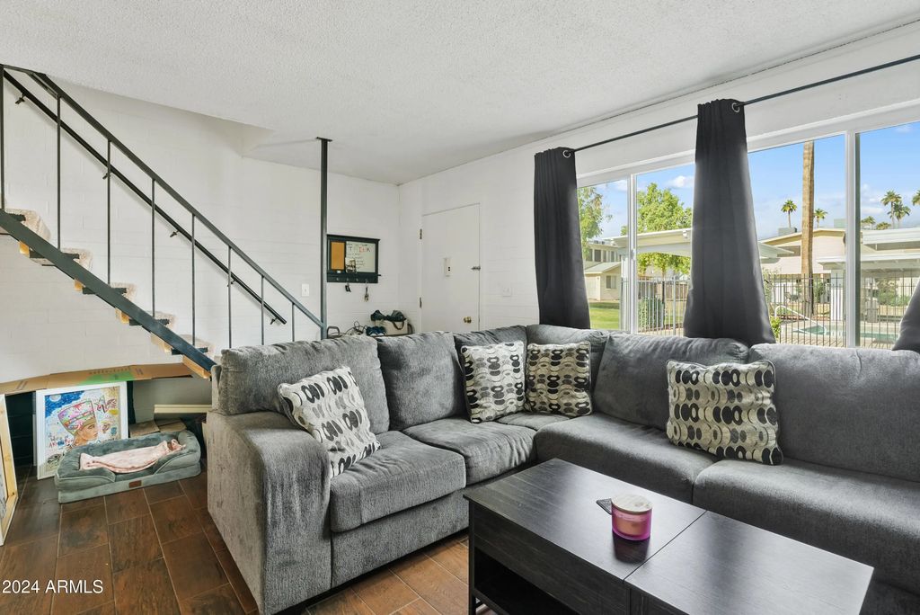 8221 E Garfield Street (unit L09), Scottsdale