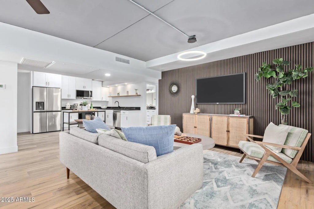 351 E Thomas Road (unit D208), Phoenix