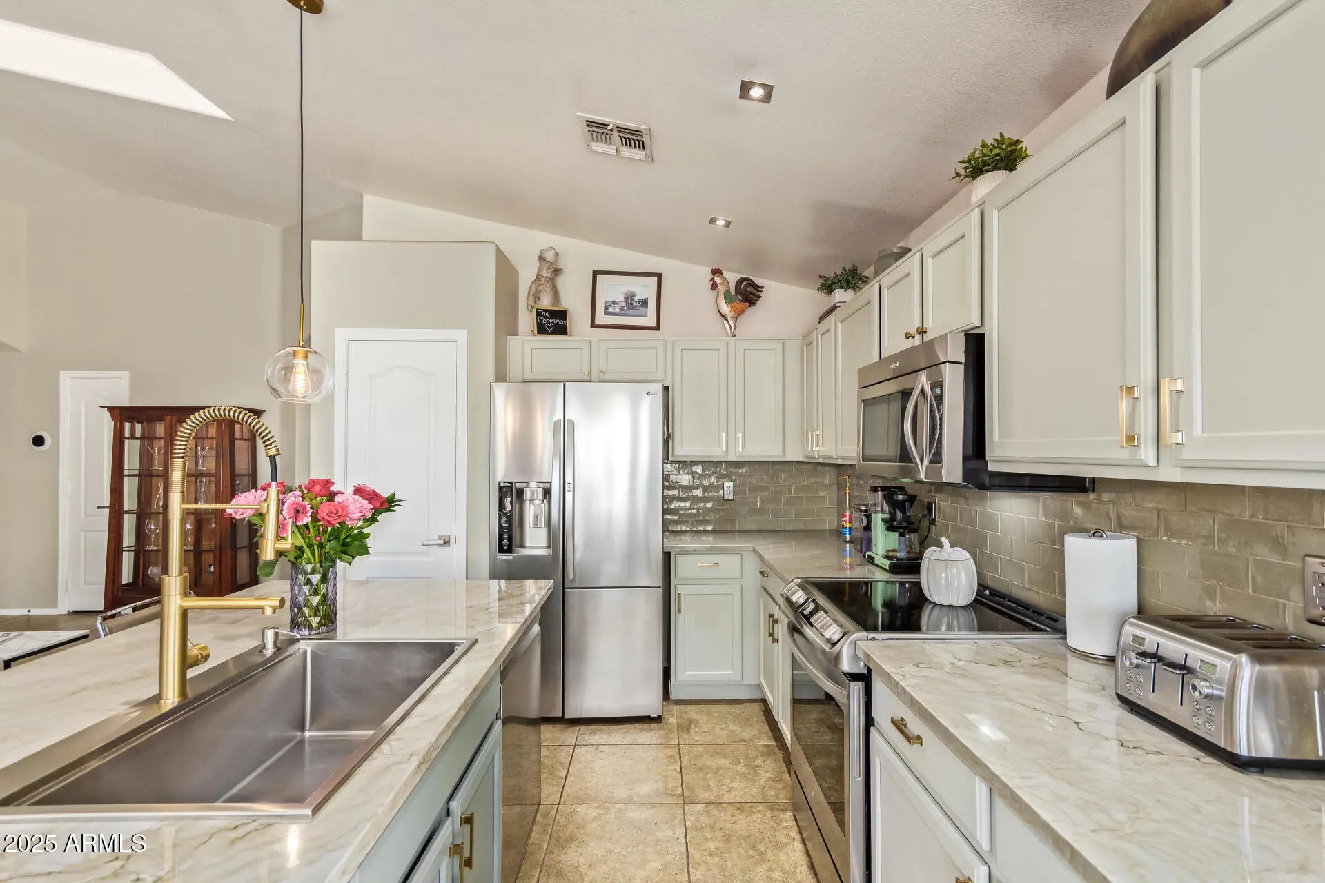 Photo of Listing #6926659