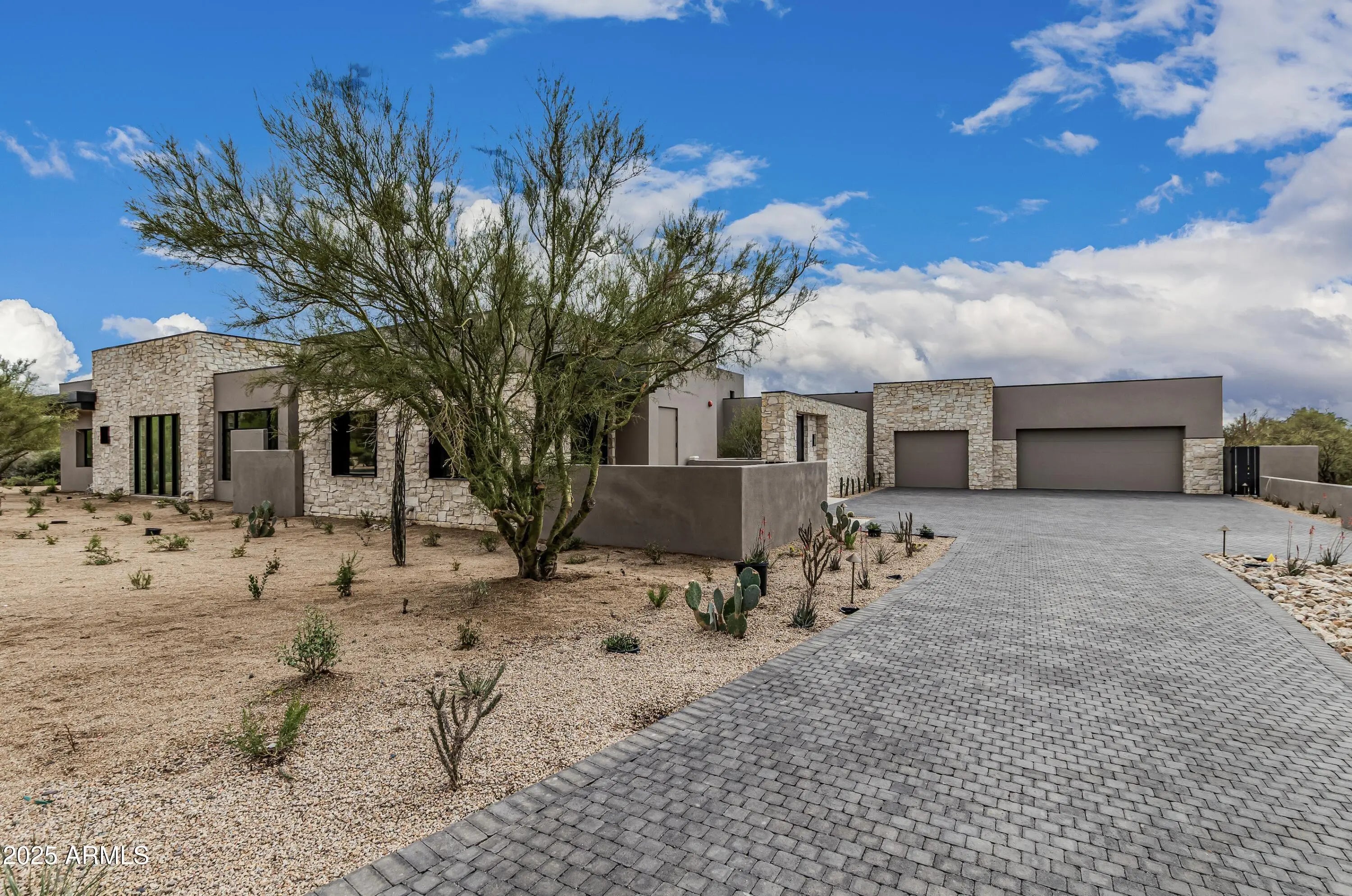 Photo of Listing #6834609