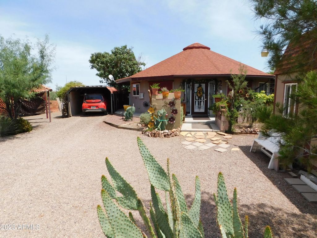 2916 E Loma Alto Drive, Douglas
