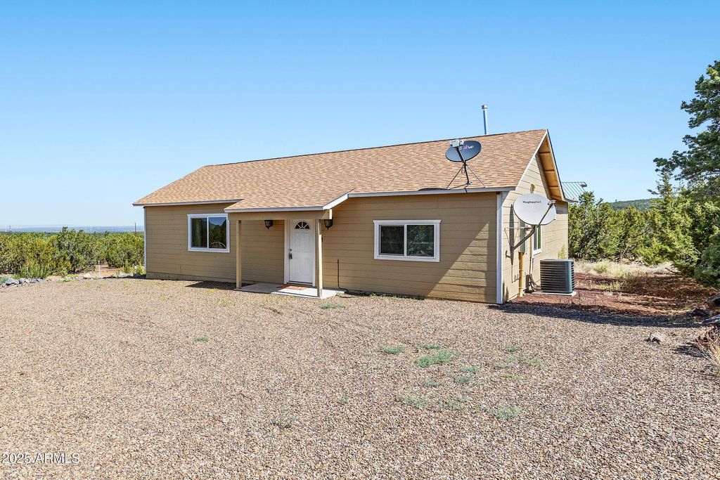 2313 E Spruce Street, Williams