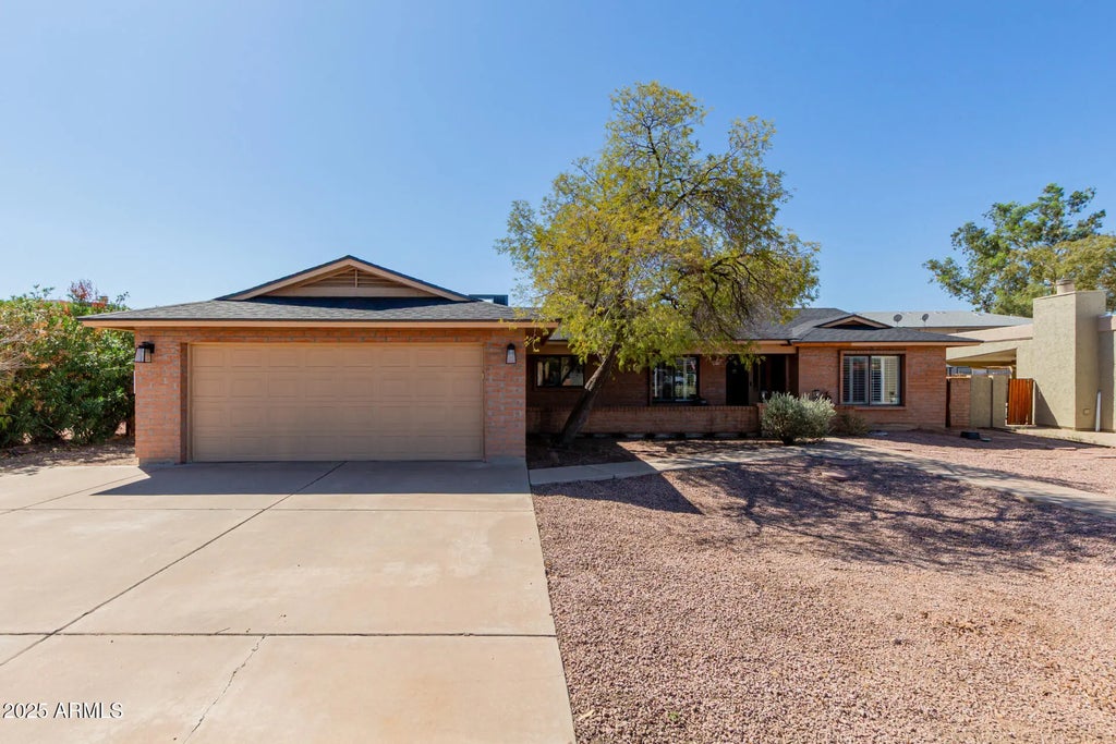 2435 E Kenwood Circle, Mesa
