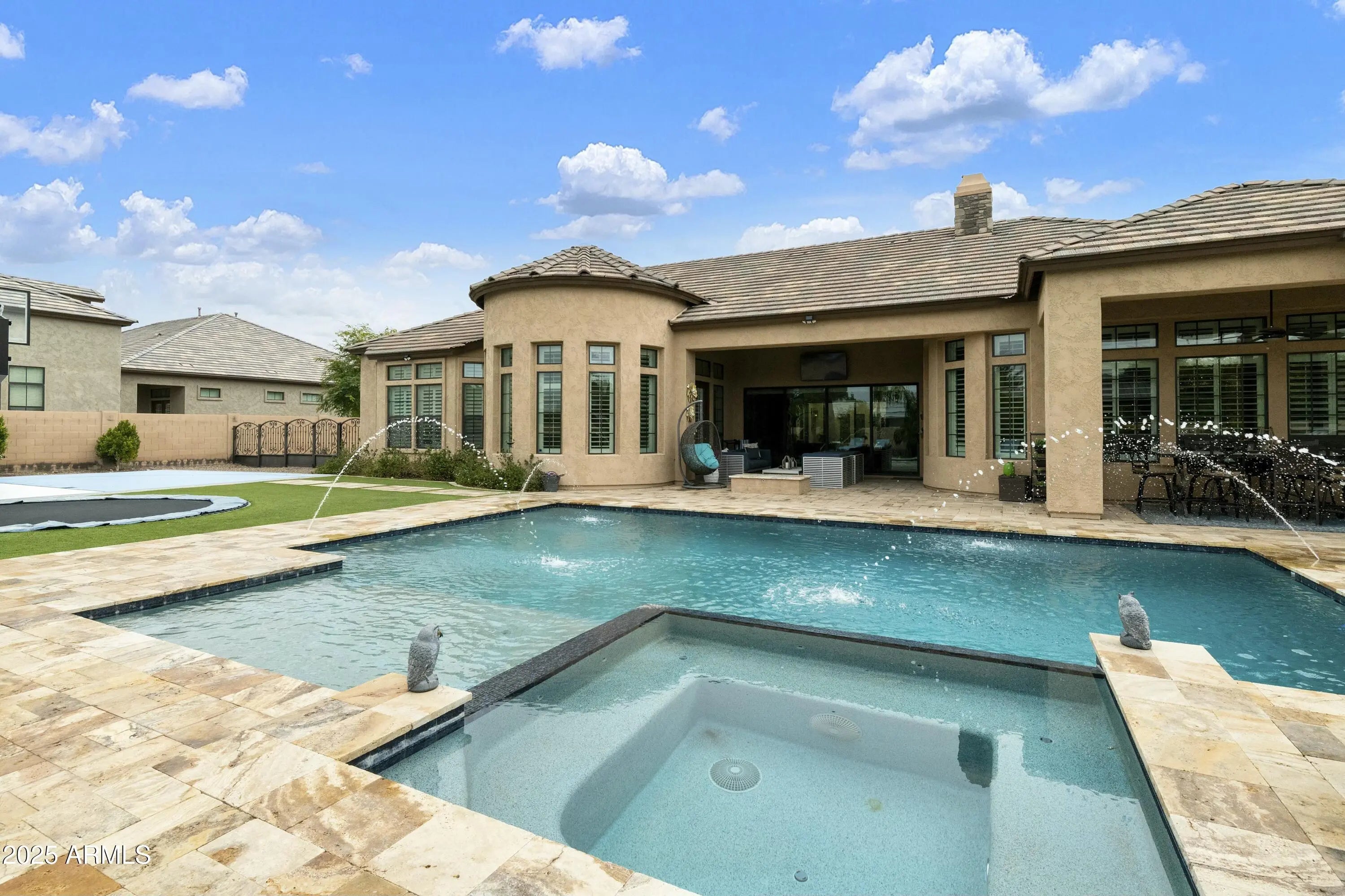 Photo of Listing #6833803