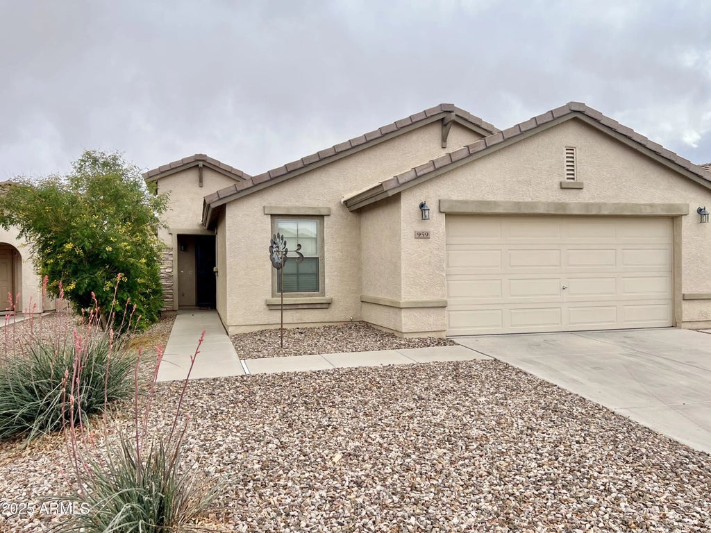 959 W Desert Hills Drive, San Tan Valley