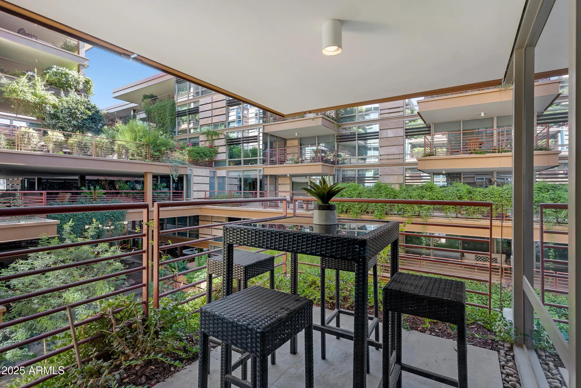 Photo of Listing #6836412