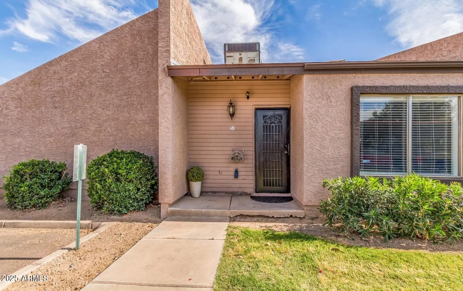 Photo of Listing #6836699