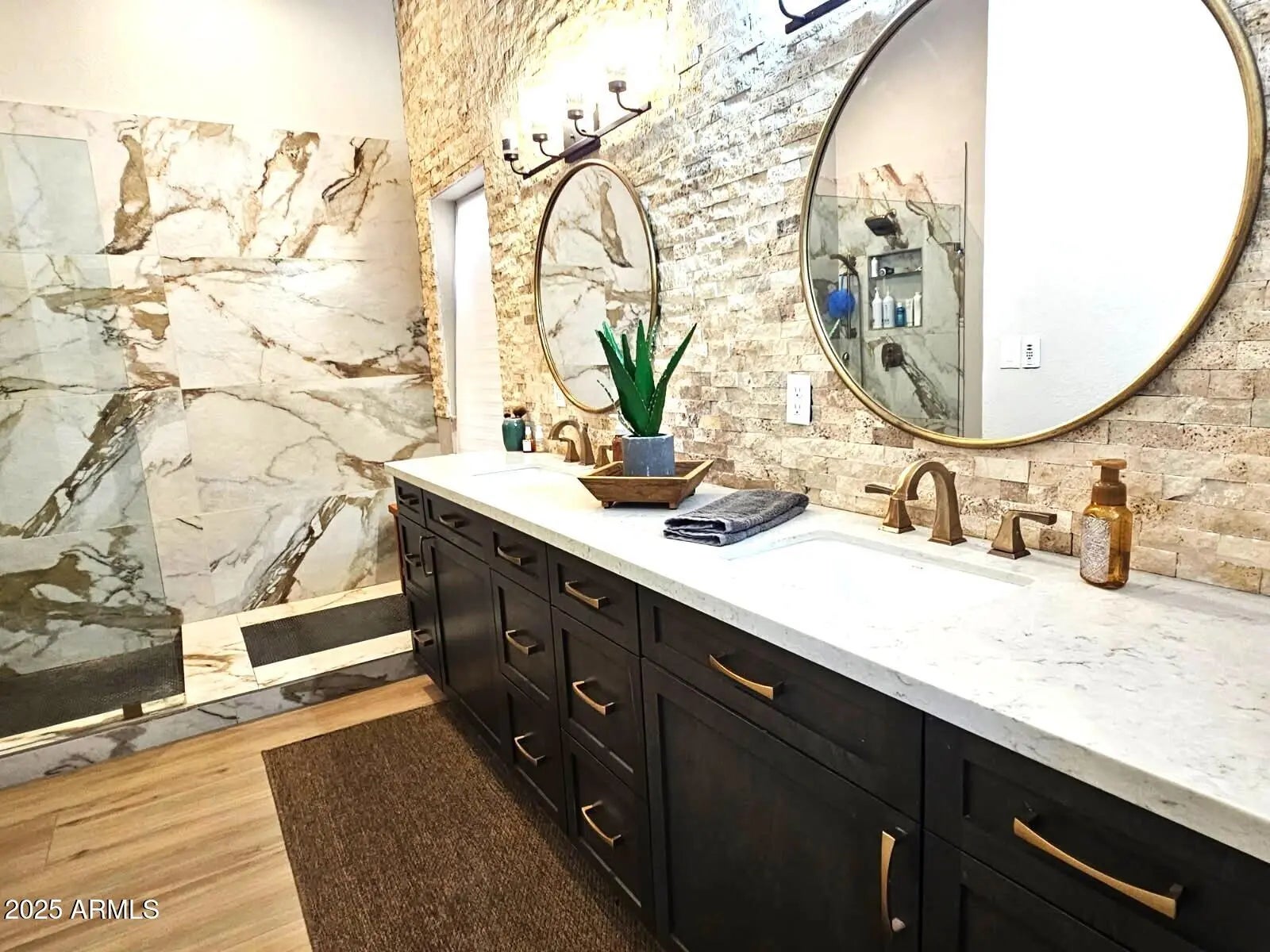 Photo of Listing #6841686