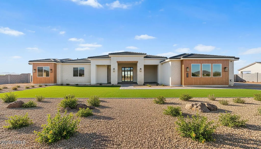 1951 E Long Rifle Road, Phoenix