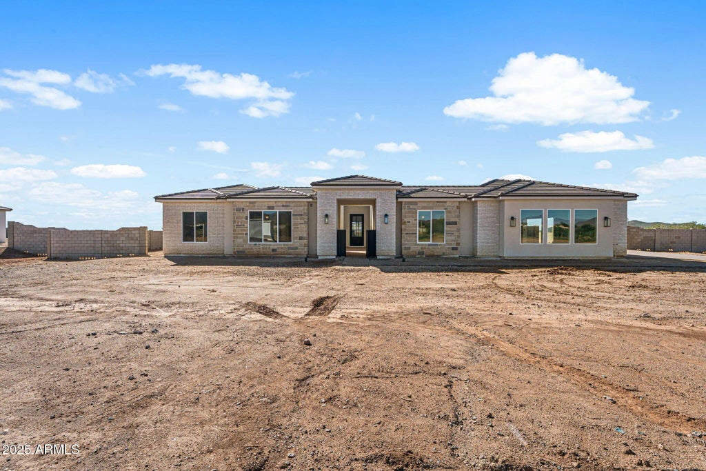 1933 E Long Rifle Road, Phoenix