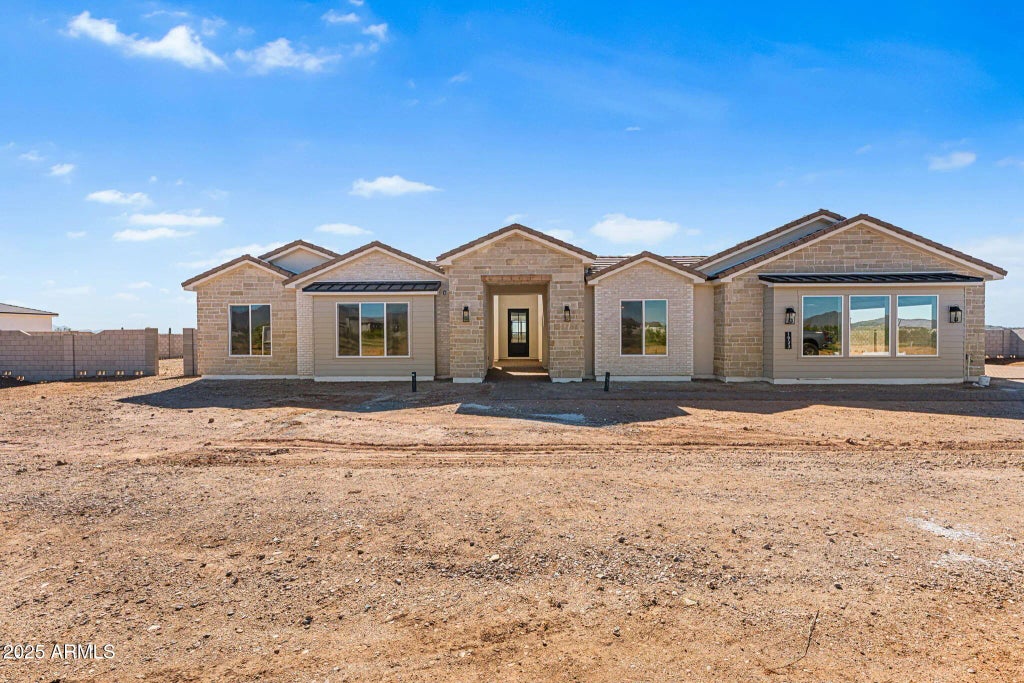 1897 E Long Rifle Road, Phoenix