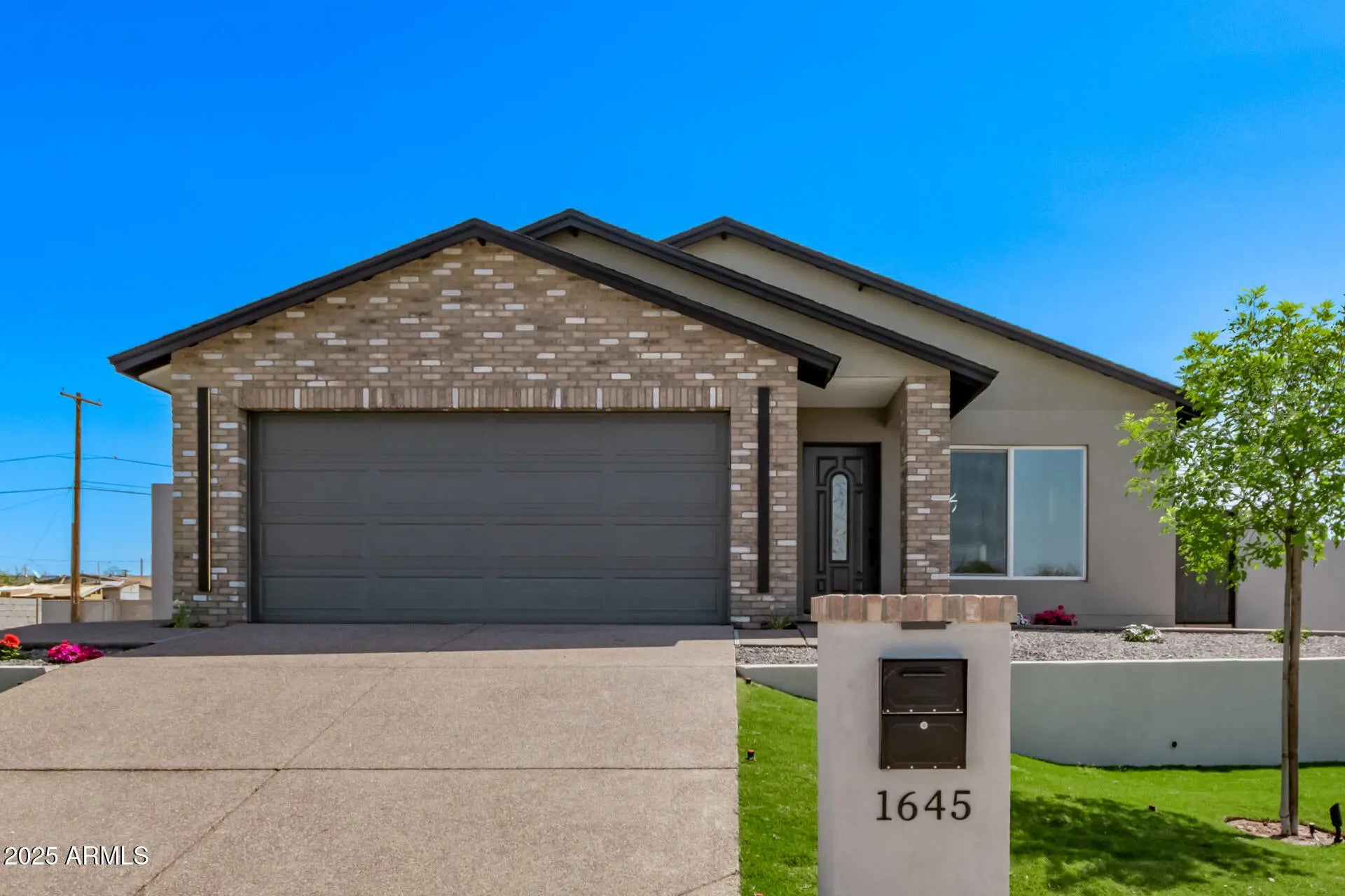 Photo of Listing #6844285