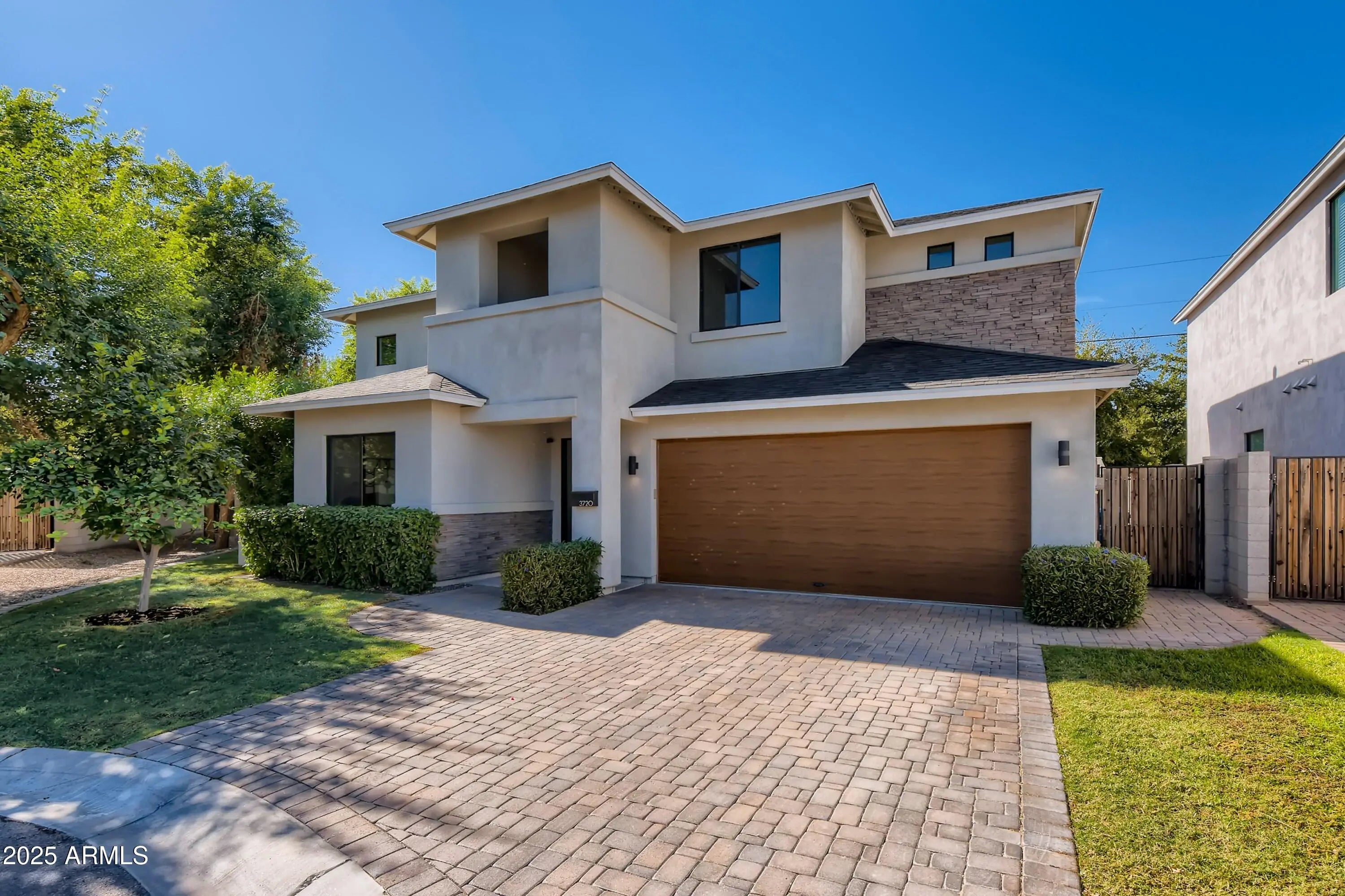 Photo of Listing #6860011