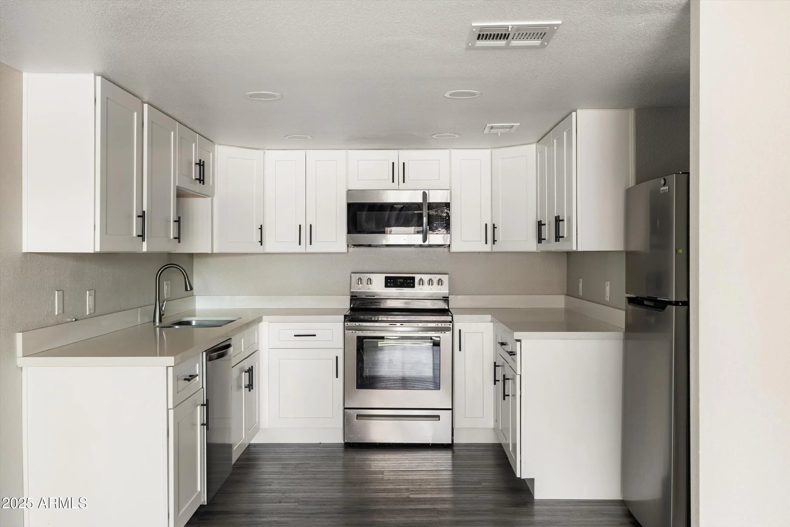 Photo of Listing #6849917