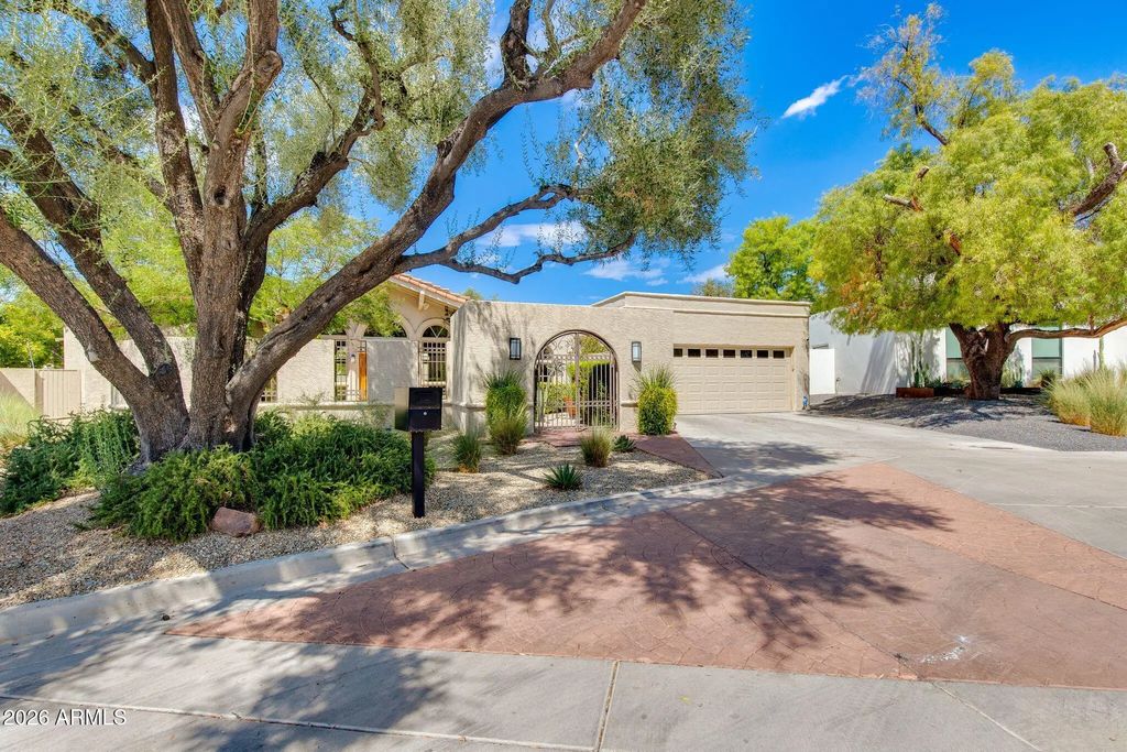 2412 E Solano Drive, Phoenix