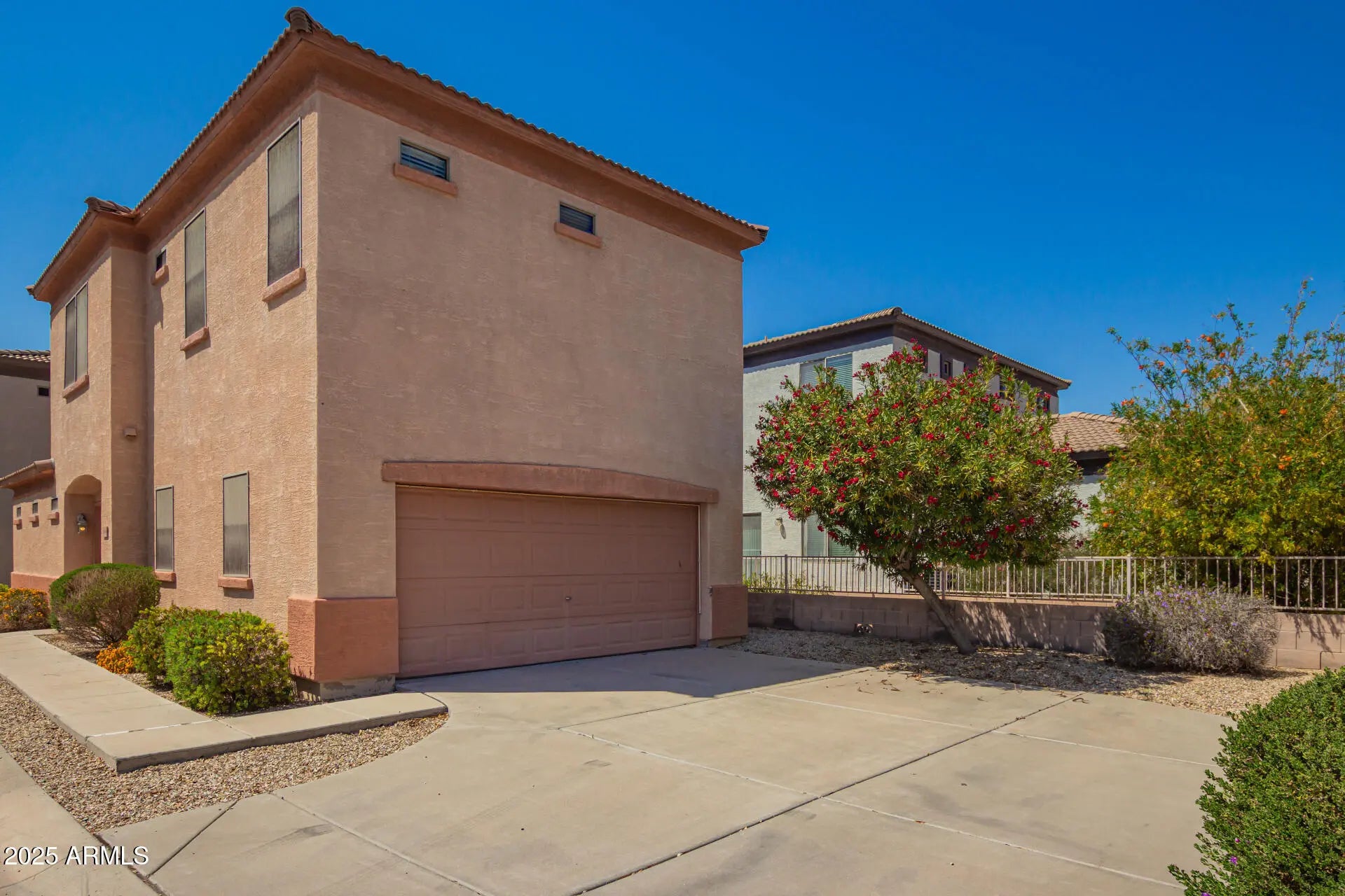 Photo of Listing #6853399