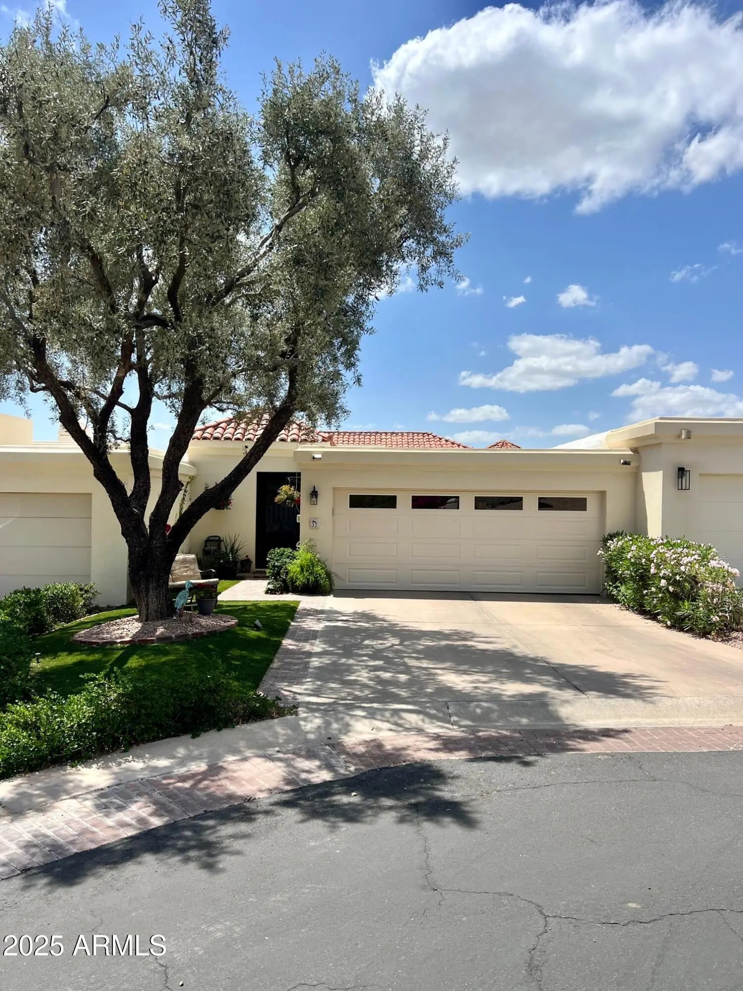 Photo of Listing #6854193