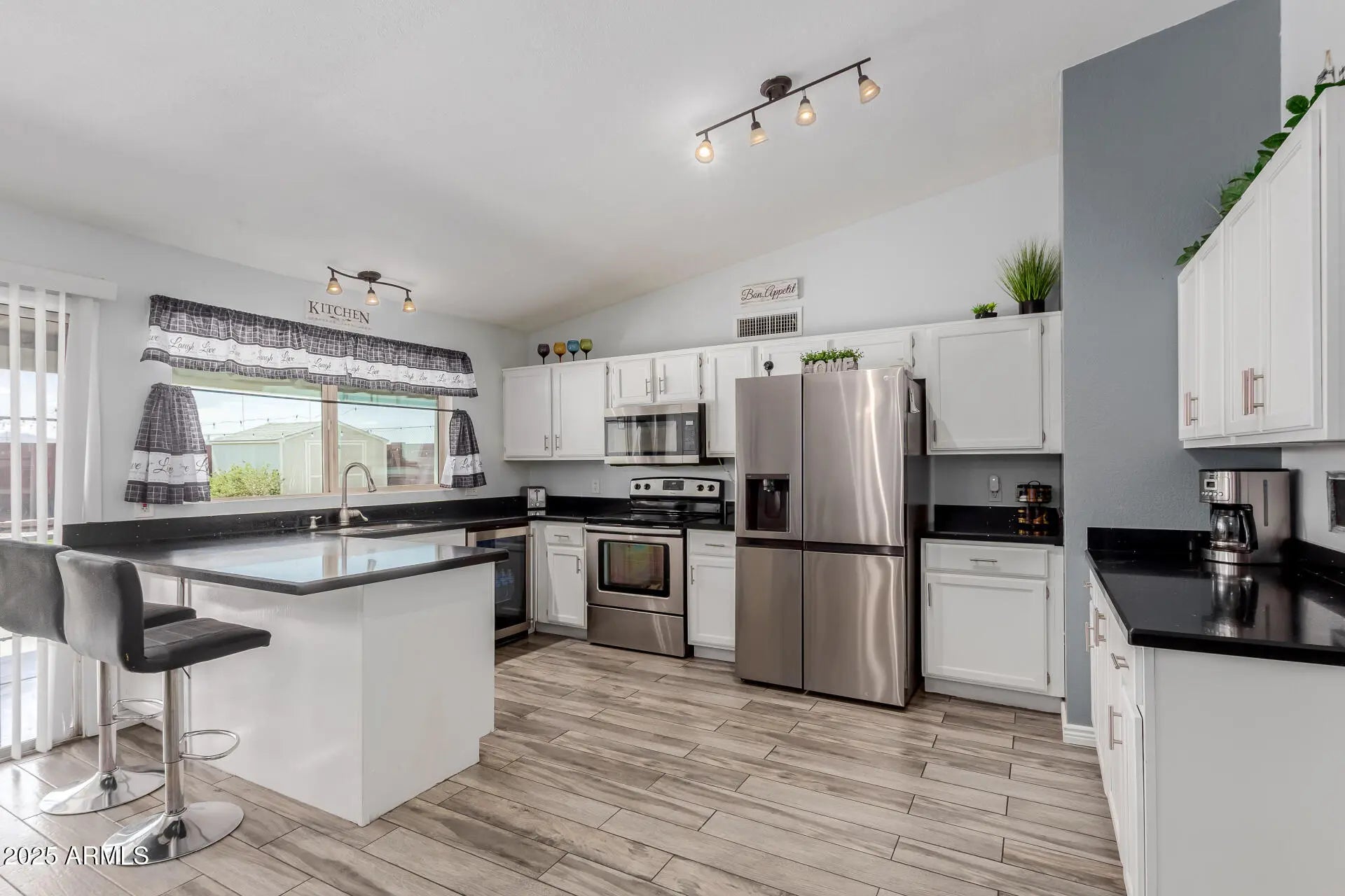 Photo of Listing #6854892