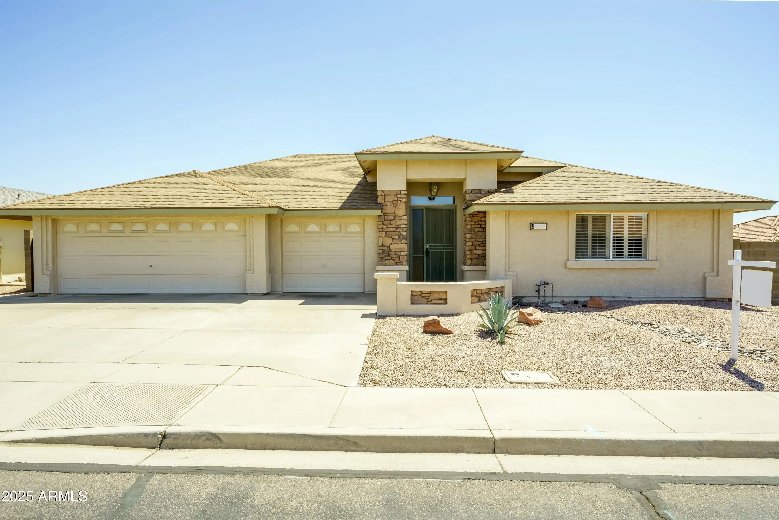 Photo of Listing #6856070