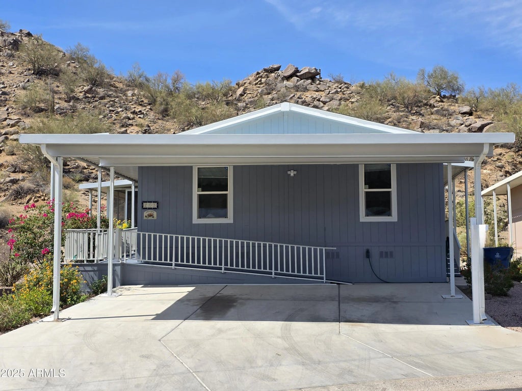 2233 E Behrend Drive (unit 203), Phoenix
