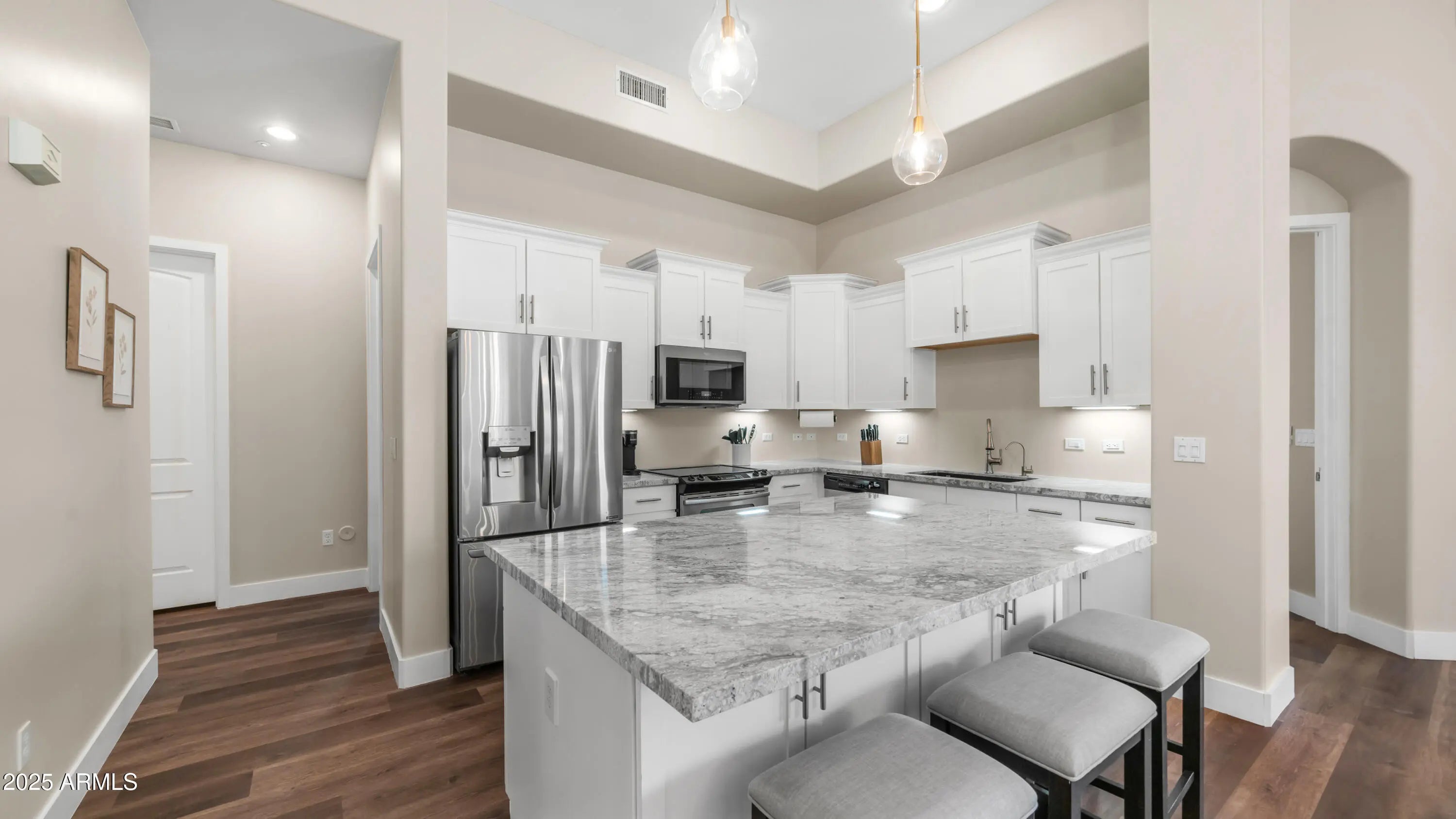 Photo of Listing #6859701