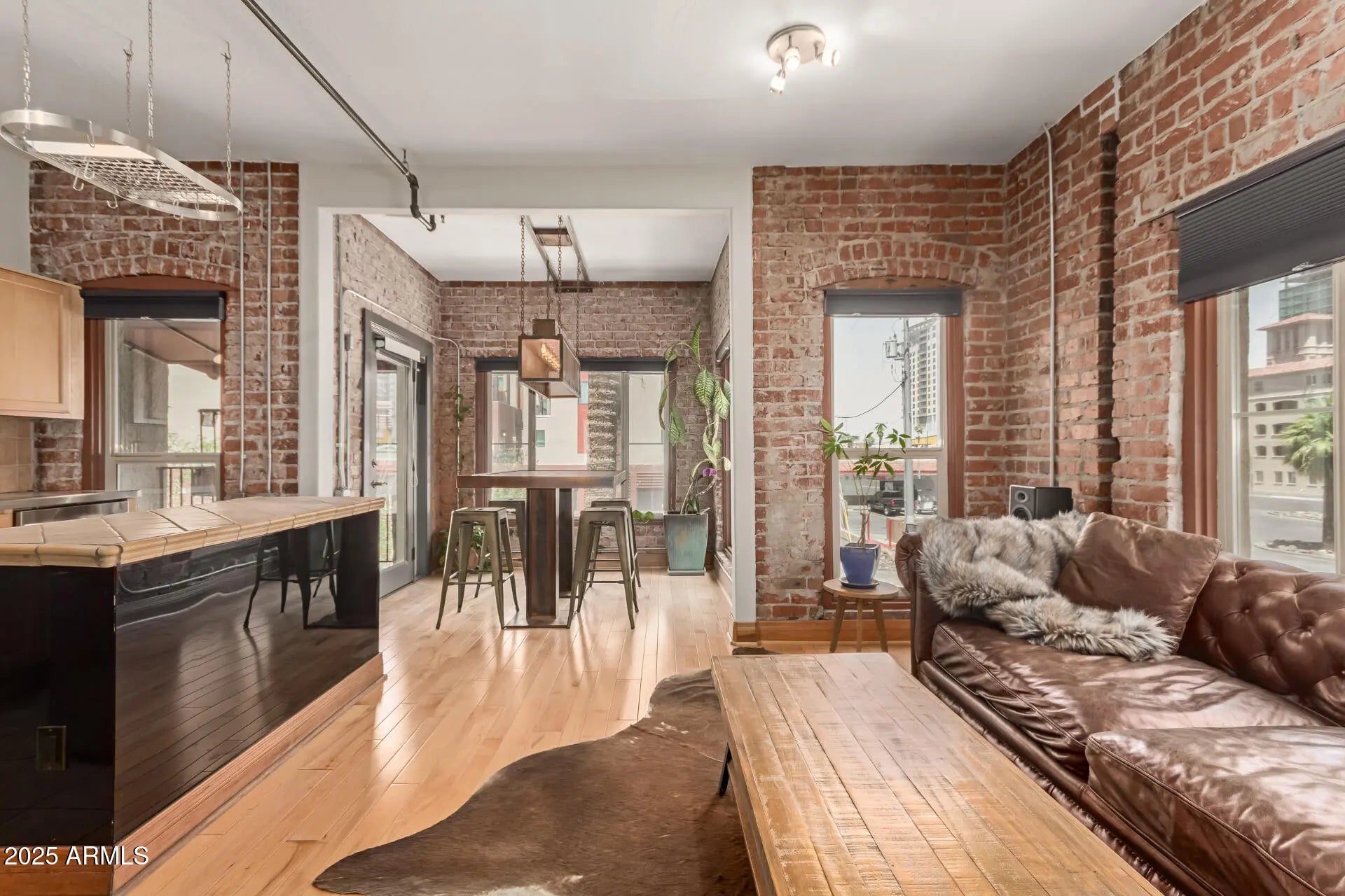 Photo of Listing #6860449