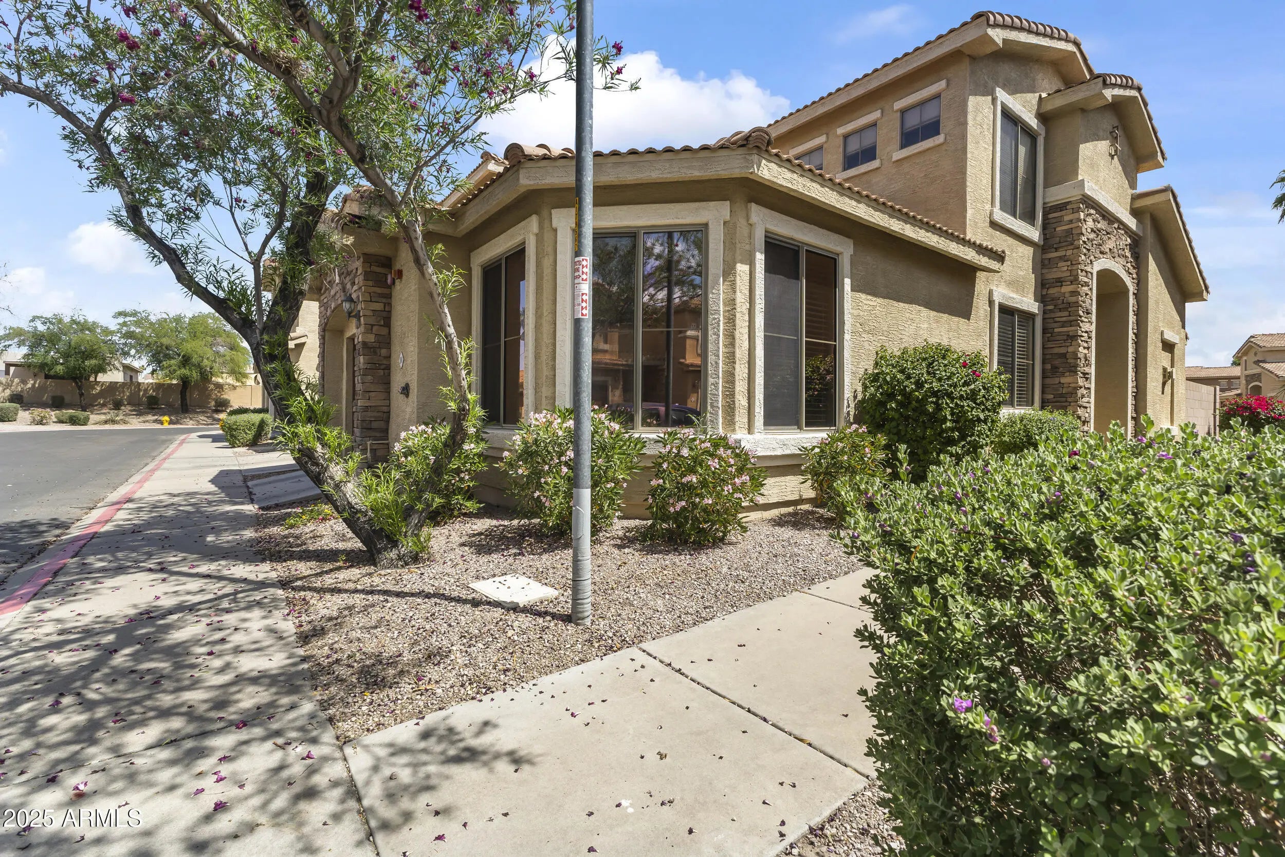 Photo of Listing #6860896