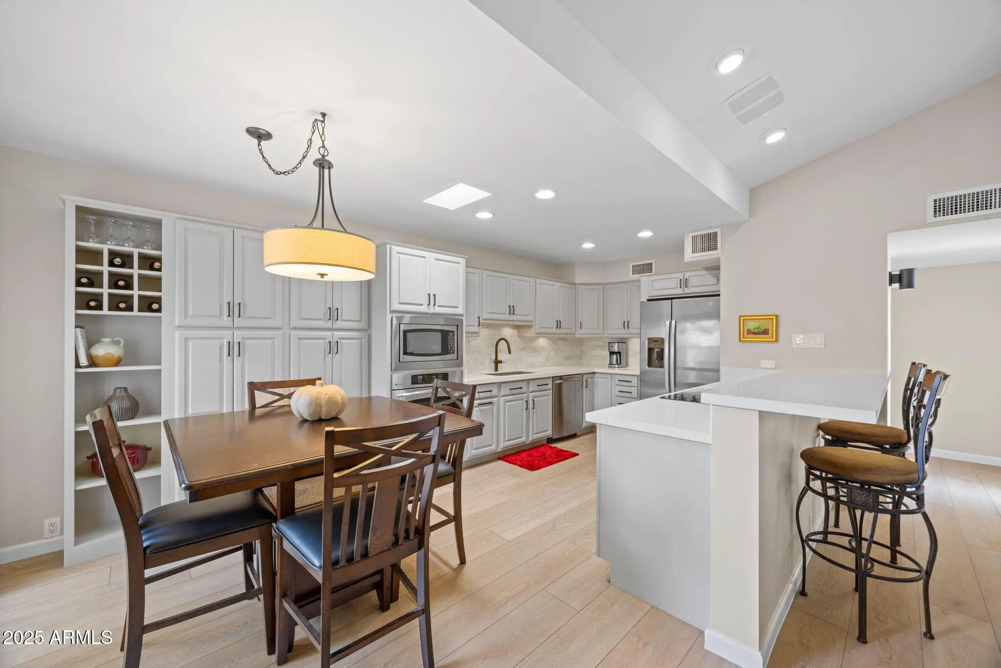 Photo of Listing #6944344