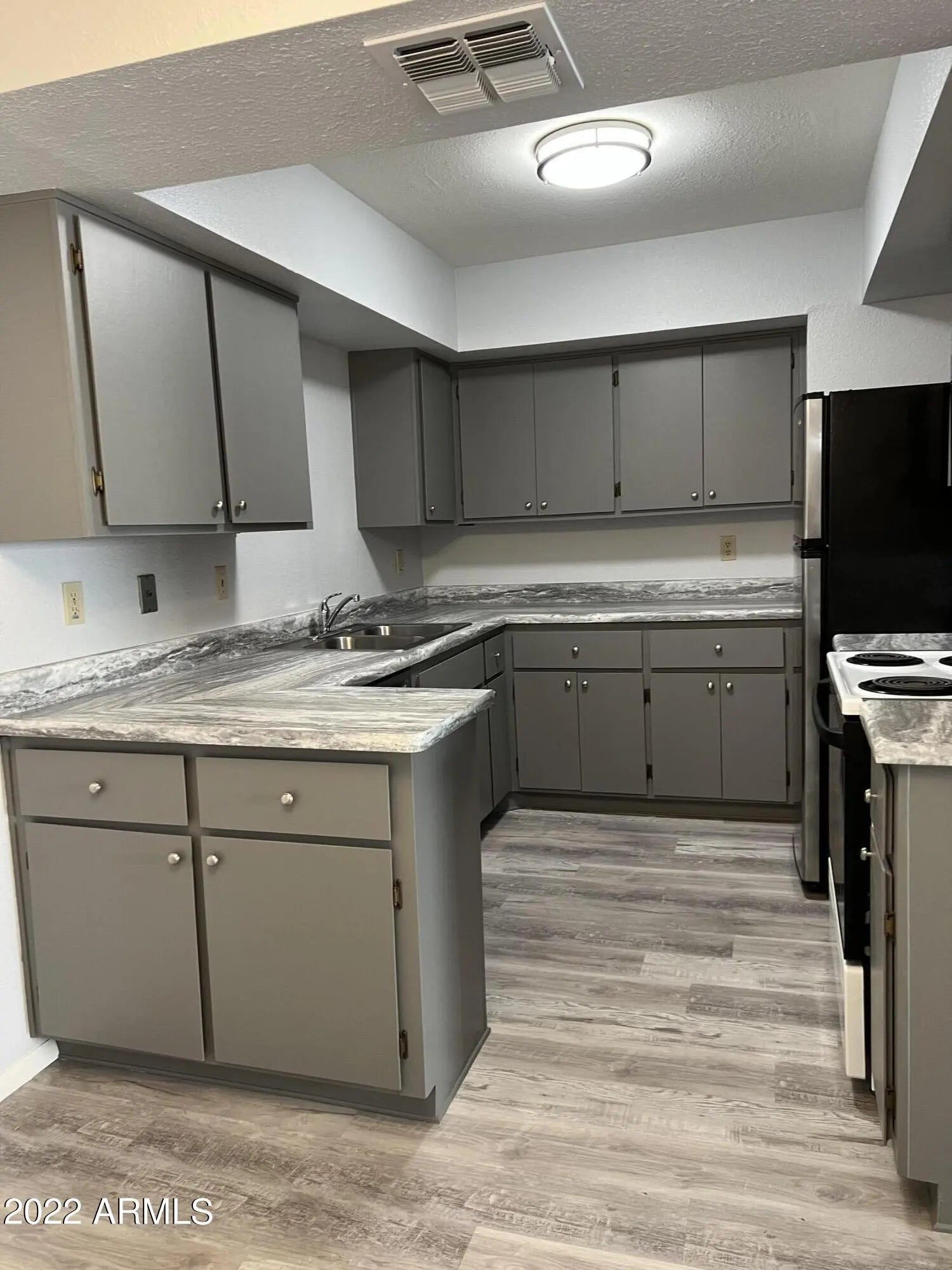 Photo of Listing #6863900