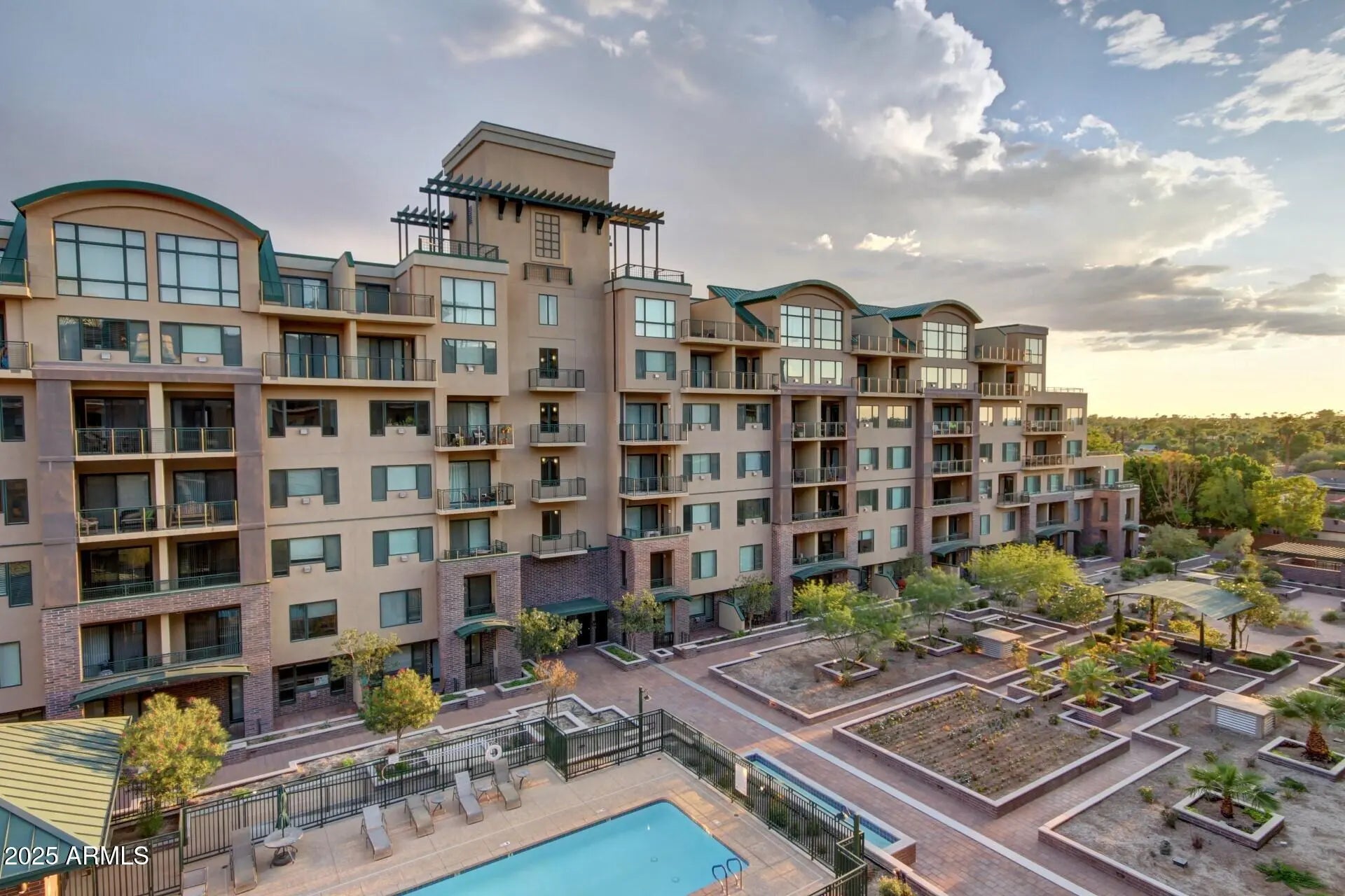 Photo of Listing #6891383