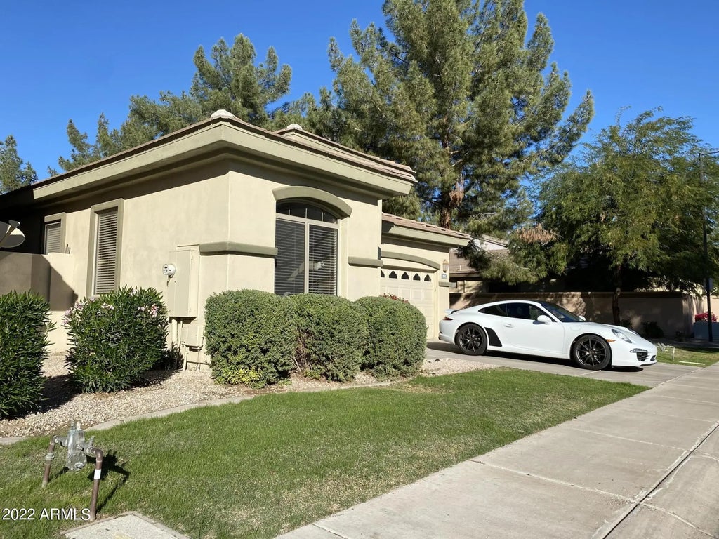 2042 W Periwinkle Way, Chandler