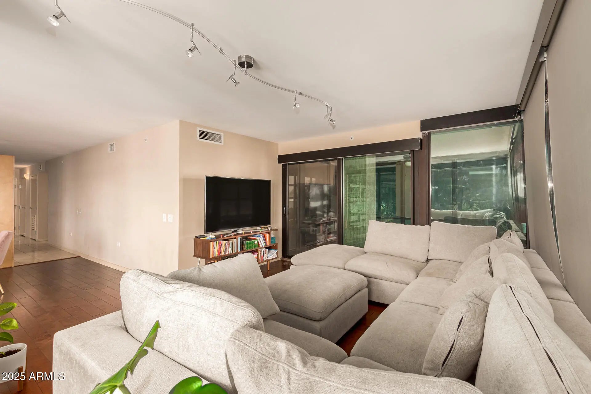 Photo of Listing #6865780