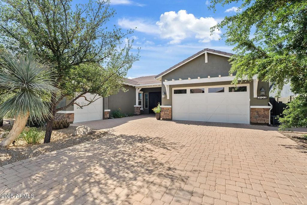 3123 E Cat Balue Drive, Phoenix
