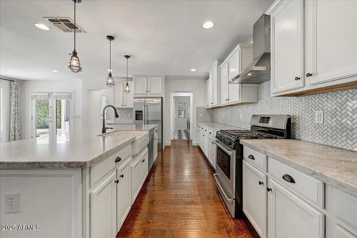 Photo of Listing #6878123