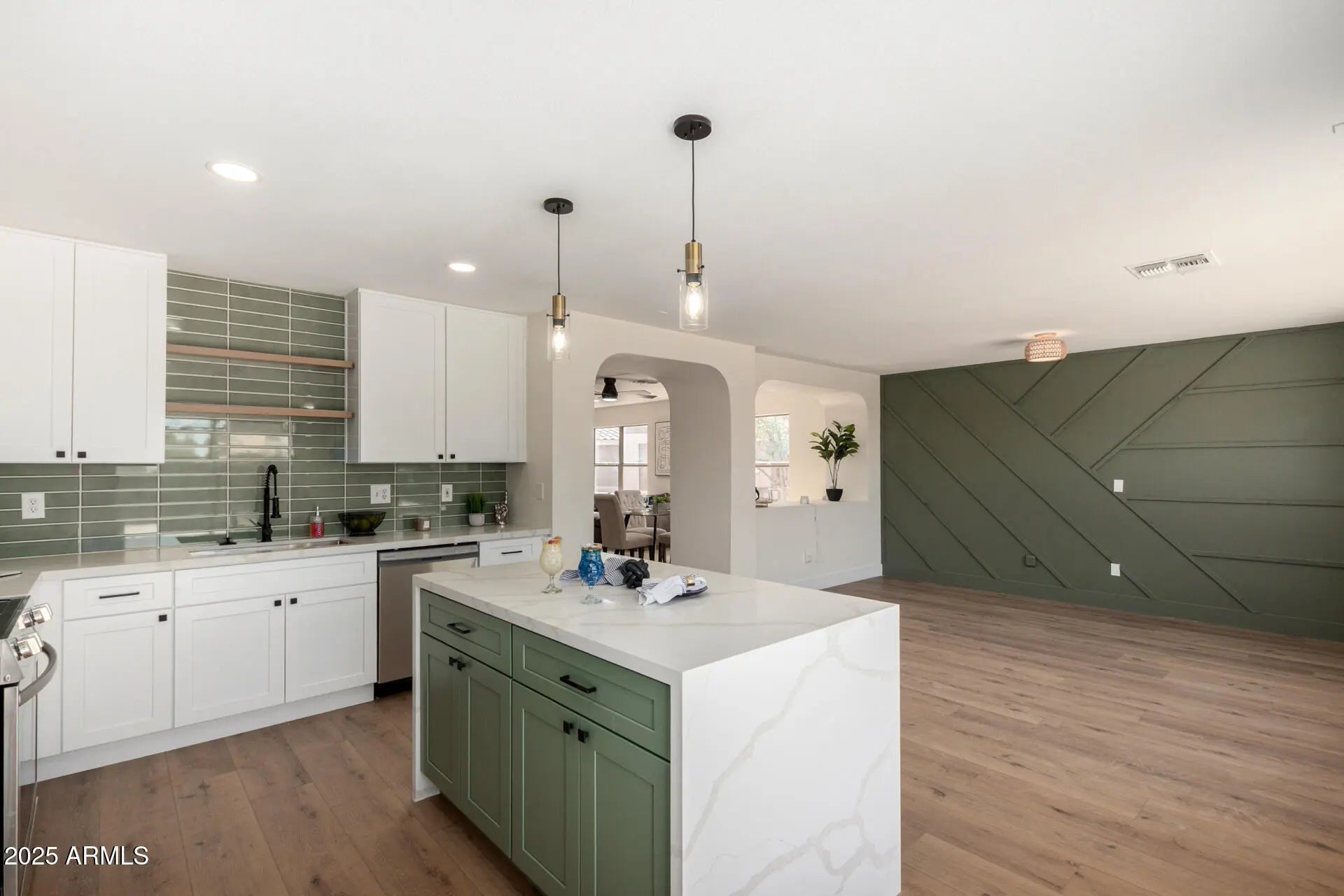 Photo of Listing #6869735