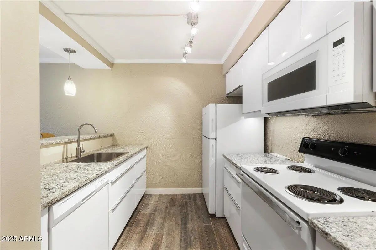 Photo of Listing #6871753