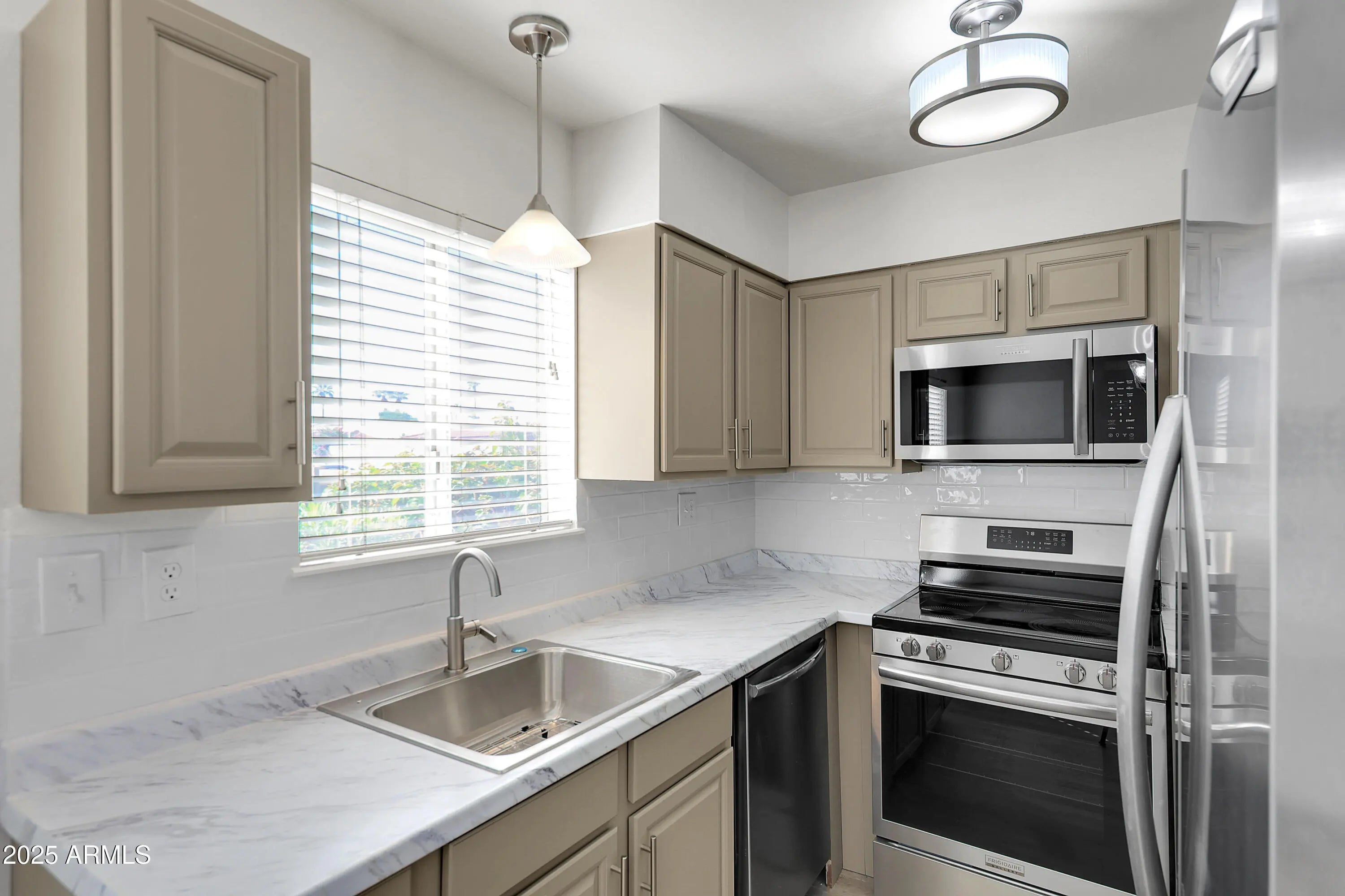 Photo of Listing #6878956