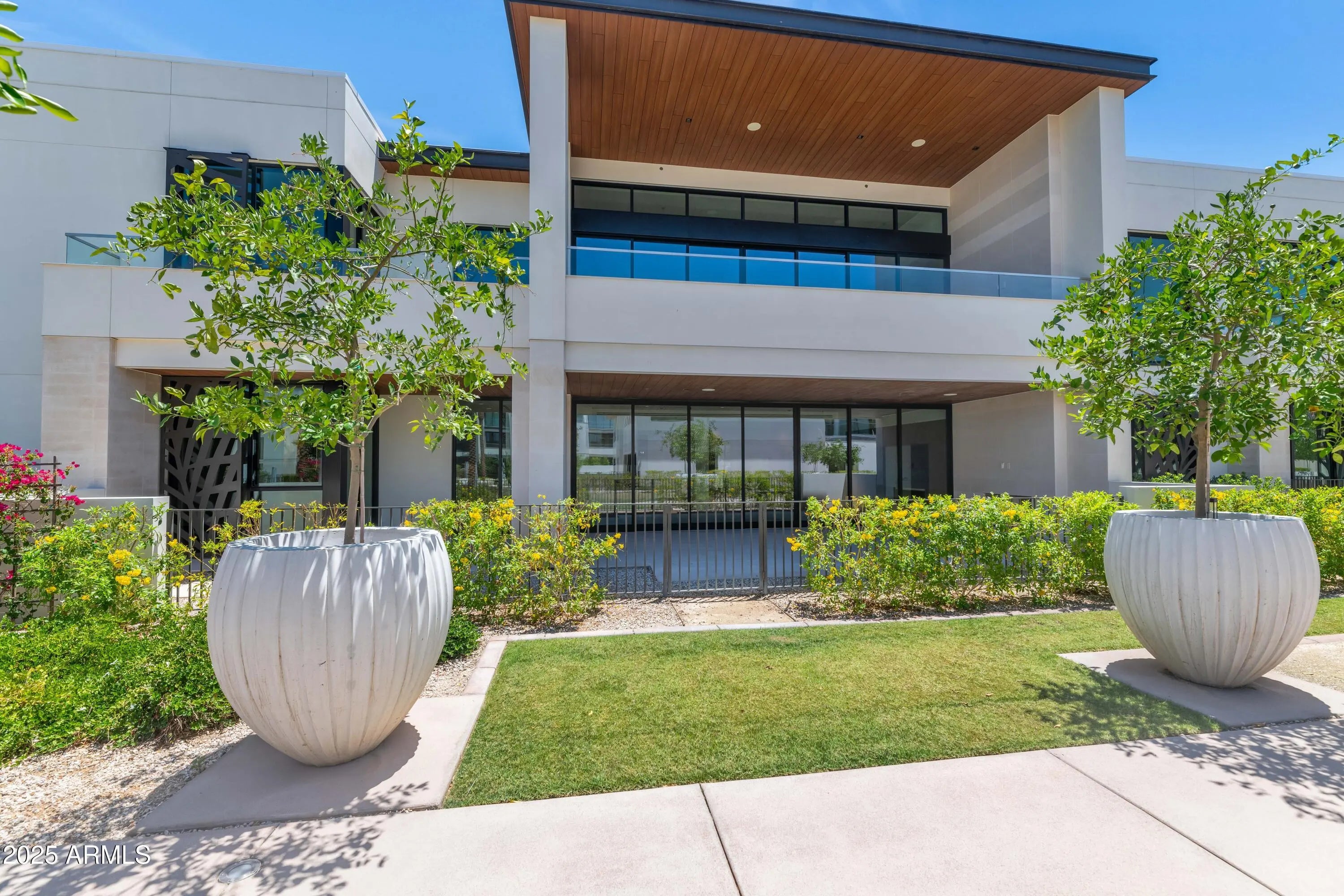 Photo of Listing #6877699