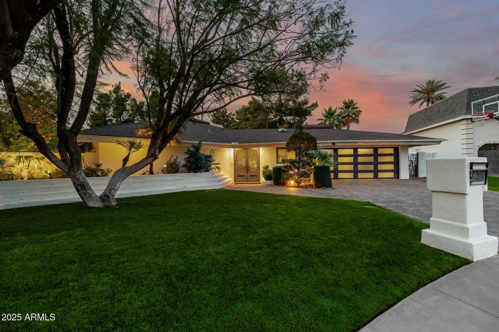26 W Morten Avenue, Phoenix