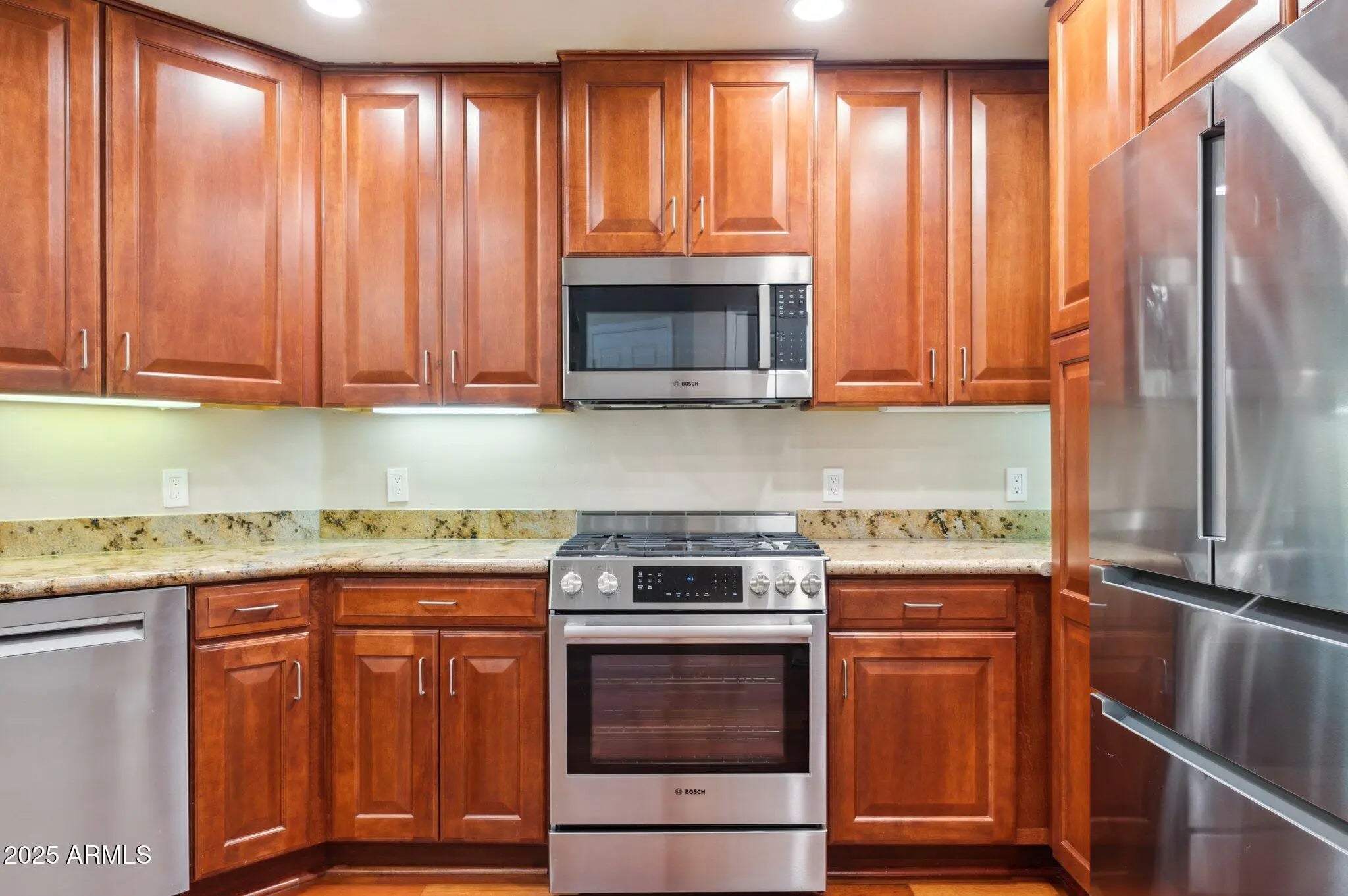 Photo of Listing #6874284