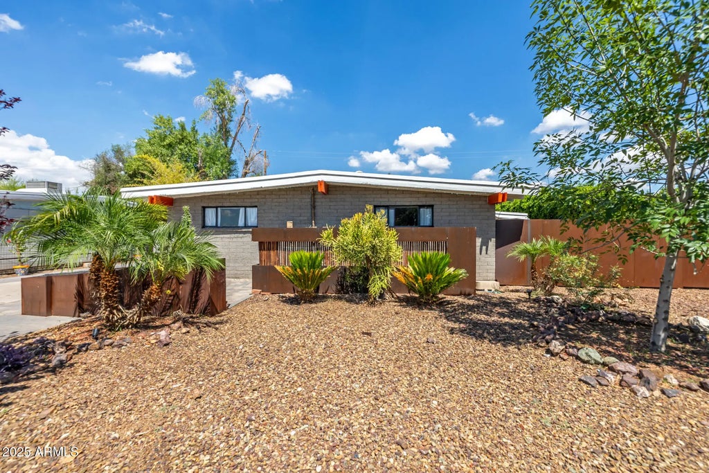 5739 N 11th Street, Phoenix